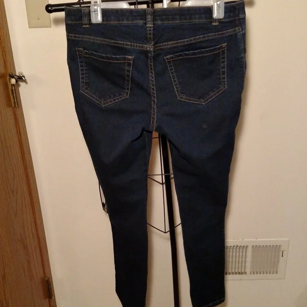 Liz Lange Maternity skinny jeans, in excellent condition, size S/P (4-6) - Picture 2 of 3